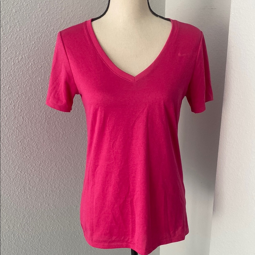 ❤️3x$20 Nike Vibrant Pink V-Neck Women's Top